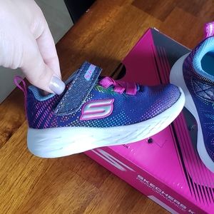 Skechers Girl Toddler Shoes, Size 5